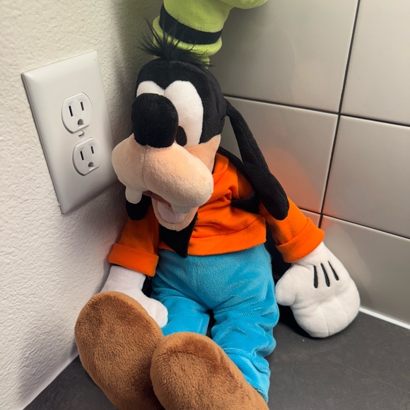 Disney ‘Goofy’ Plush - Picture 1 of 4